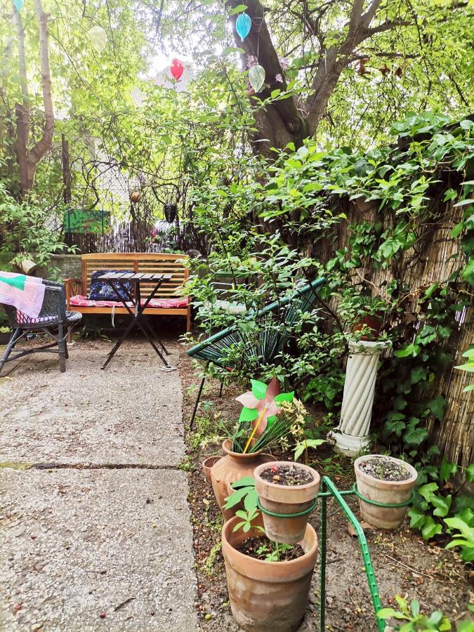 Flat In Historic Villa With Your Own Private Garden, Near City Park ブダペスト エクステリア 写真